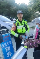 开展道路交通安全宣传活动