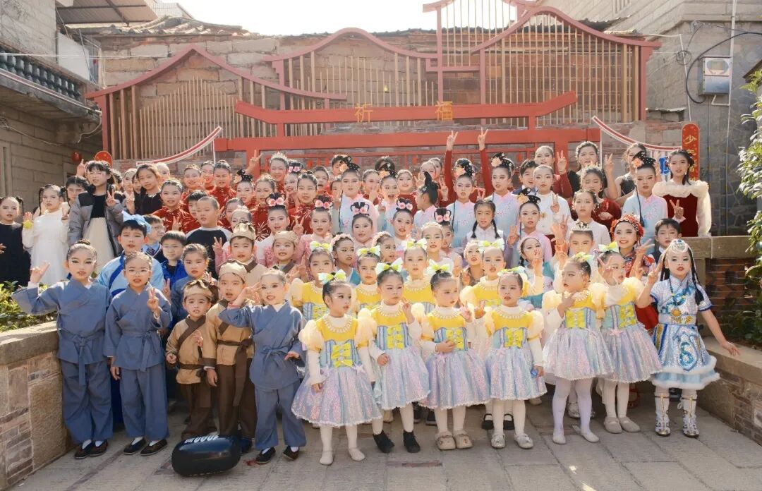 石井社区：顶街榕下韵悠长 文艺汇演暖人心